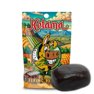 Embalagem colorida com ilustração de burro e texto Ketama Flying Bu e produto negro ao lado