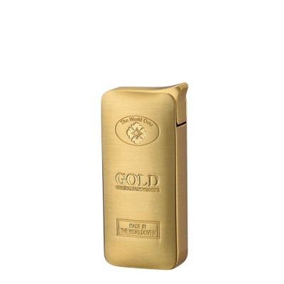 Isqueiro dourado metálico com inscrições e fundo branco.