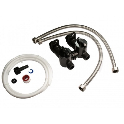 Conjunto de acessórios para canalização composto por válvulas, tubos e acessórios variados
