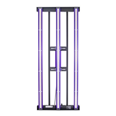 Luminária LED retangular metálica preta com três painéis verticais de luz LED roxa