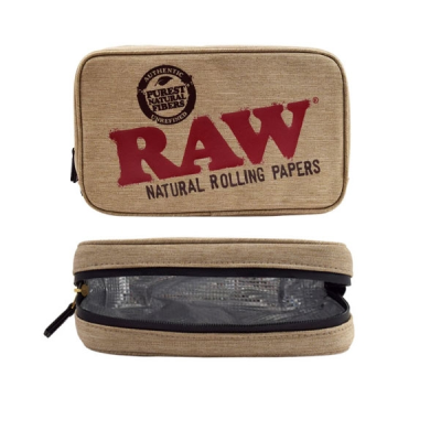 Estojo RAW em tecido bege com fecho preto e interior prateado