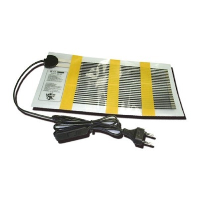 Colchão térmico elétrico branco com linhas pretas, fitas amarelas e cabo com ficha de dois pinos.