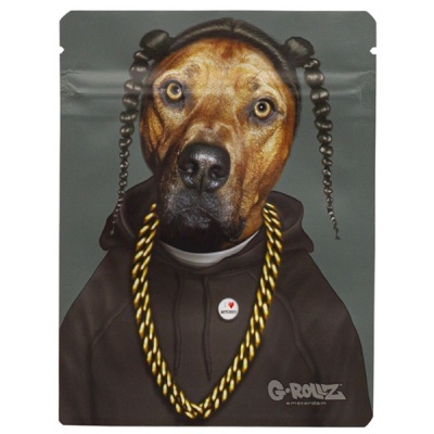 Embalagem plástica com ilustração de cão com hoodie e corrente dourada
