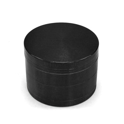 Moedor preto redondo com padrão de ranhuras