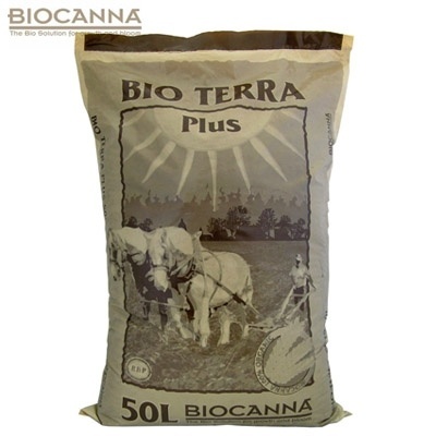 Saco de substrato BIO TERRA Plus BIOCANNA 50L com imagem de cavalos no campo
