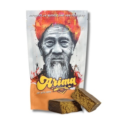 Embalagem com arte de homem idoso e blocos marrons do produto