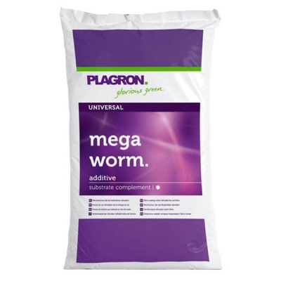 Saco branco e roxo do produto Plagron Mega Worm com texto e detalhes em verde