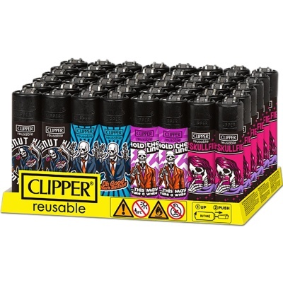 Expositor com isqueiros Clipper reutilizáveis coloridos com desenhos de esqueletos.