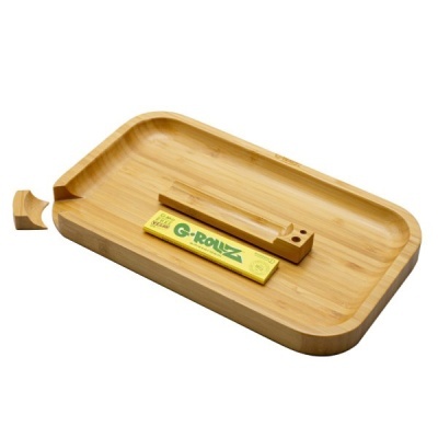 Tabuleiro de madeira clara com suporte e pacote de papel G-ROLLZ