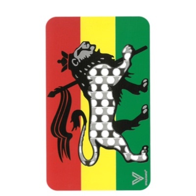 Cartão com bandeira em vermelho, amarelo e verde, e leão com padrão de bolinhas.