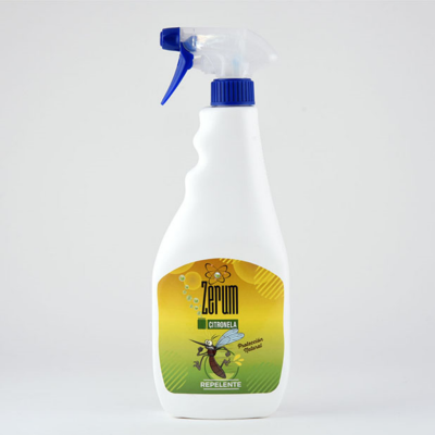Frasco plástico spray branco com tampa azul e rótulo amarelo e verde de repelente Zerum citronela