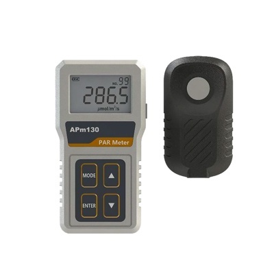 Medidor PAR digital APM130 cinza com botões pretos e sensor preto separado