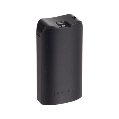 Carregador portátil preto com porta USB e DAVINCI gravado