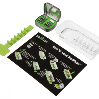 Conjunto BudKups com suporte verde, estojo metálico, bandeja plástica e folha de instruções preta