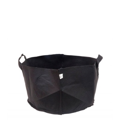 Saco de plantação preto com alças laterais em fundo branco