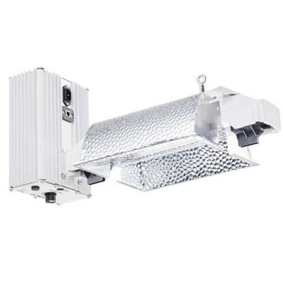Luz de crescimento em metal com reflector prateado texturizado e estrutura branca