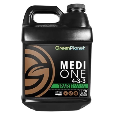 Recipiente preto com etiqueta GreenPlanet MEDI ONE 4-3-3