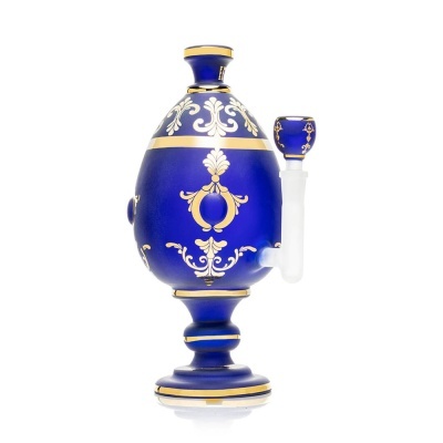 Cachimbo de vidro azul escuro com detalhes dourados e branco fosco, decoração barroca