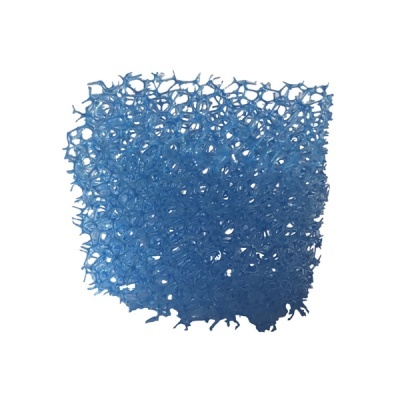 Esponja azul porosa com estrutura irregular e buracos