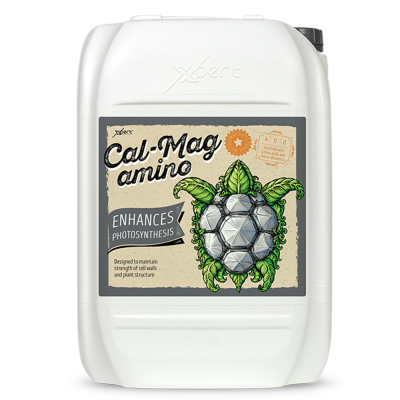 Contentor branco com etiqueta de Cal-Mag amino para plantas.