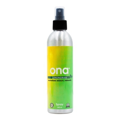 Frasco de spray metálico com rótulo amarelo e verde