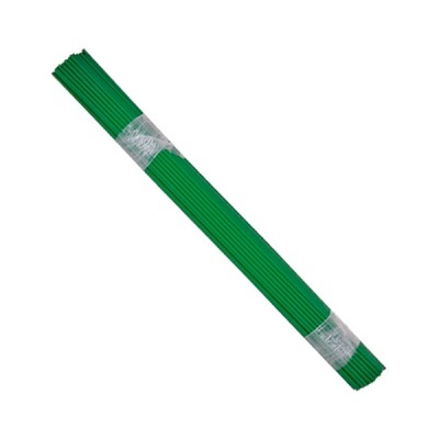 Conjunto de varas verdes finas ligadas por fita transparente