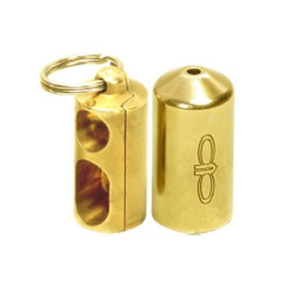 Pendentes metálicos dourados brilhantes, um com furos e anel, outro com desenho gravado