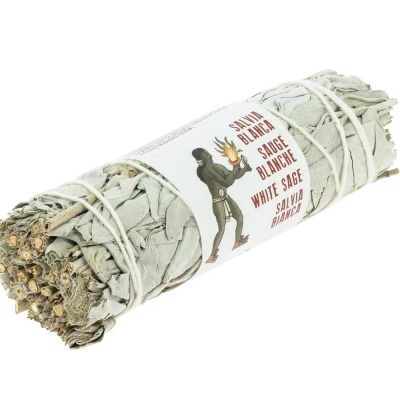 Pavio de salvia branca seca com rótulo e cordel branco