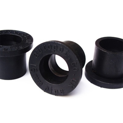 Anilhas de borracha pretas para tubos com texto em relevo em fundo branco.