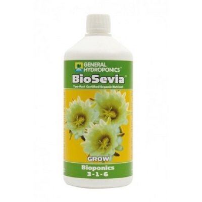 Frasco branco com rótulo verde e amarelo de nutriente para plantas BioSevia.