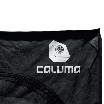 saco preto com zip e texto CALUMA com logótipo