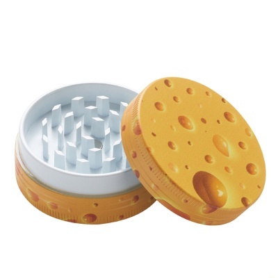 Triturador circular decorado com padrão de queijo amarelo aberto