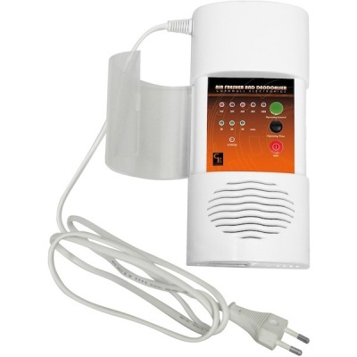 Dispositivo branco eletrónico para purificação do ar com painel frontal laranja e preto e cabo elétrico