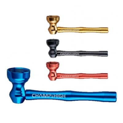Conjunto de quatro cachimbos metálicos coloridos com inscrição CHAMP:HIGH sobre fundo branco