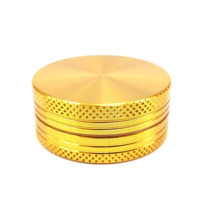Triturador redondo dourado de metal com textura alternada