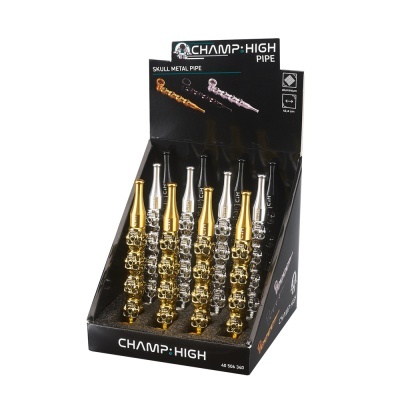 Expositor com cachimbos metálicos CHAMP:HIGH com design de caveiras, dourado, prateado e preto.