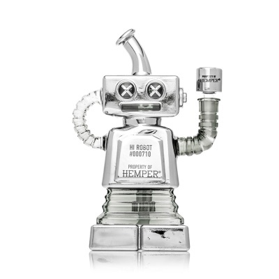 Robot metálico prateado em vidro com texto Hemper
