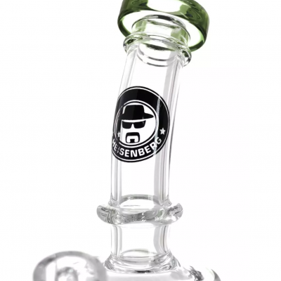 Bong de vidro transparente com logotipo HEISENBERG preto e detalhes verdes