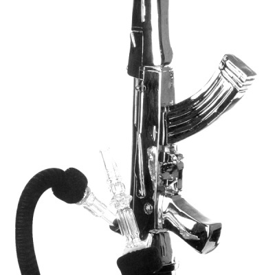 Narguilé metálico cromado forma AK-47 com mangueira preta e vidro transparente