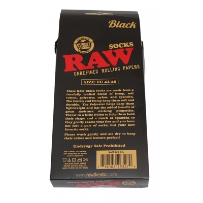 Embalagem preta de meias RAW Black Socks tamanho EU 42-46 com texto em inglês e código de barras