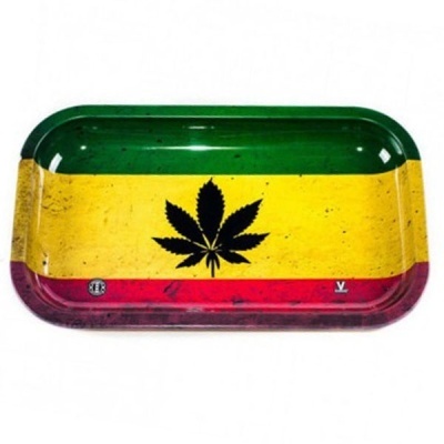 Tabuleiro retangular com folhas de cannabis e cores verde, amarelo e vermelho
