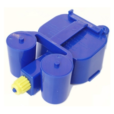 Dispositivo plástico azul com cilindros e engrenagem amarela.