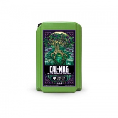 Frasco verde de suplemento CAL-MAG com rótulo preto lilás e ilustração de árvore