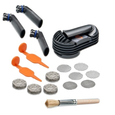 Conjunto de peças de limpeza ou manutenção, incluindo aplicadores, filtros, redes e pincel