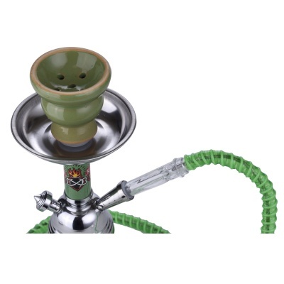 Narguilé com base metálica, corpo verde, taça cerâmica verde, tubo transparente com revestimento verde