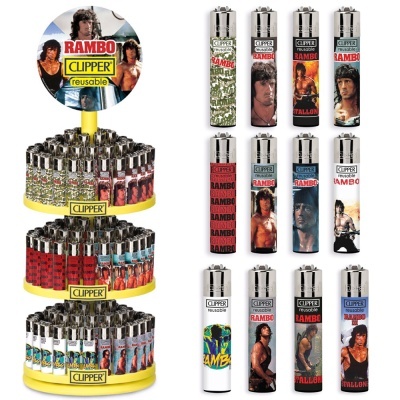 Expositor amarelo com isqueiros metálicos reutilizáveis Clipper com imagens de Rambo.