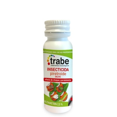Frasco plástico branco com rótulo verde e branco de insecticida Trabe