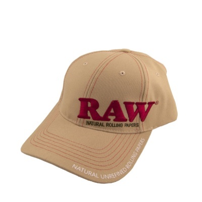 Boné beje com texto RAW e inscrições naturais
