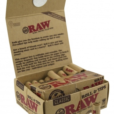 Caixa aberta com rolos e filtros RAW Classic de cartão reciclado