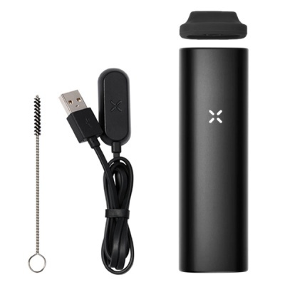 Dispositivo preto cilíndrico com tampa, cabo USB e escova de limpeza